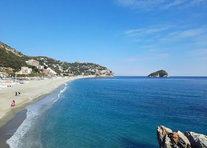 Casada - Ampio Appartamento Con Vista Mare Nel Cuore Di Vado Ligure