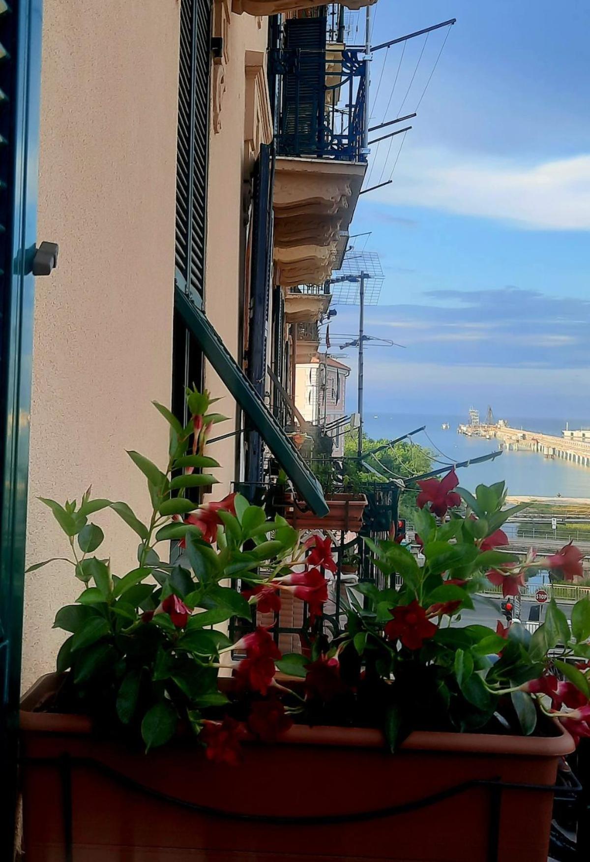 Appartamento Casada - Ampio Con Vista Mare Nel Cuore Di Vado Ligure
